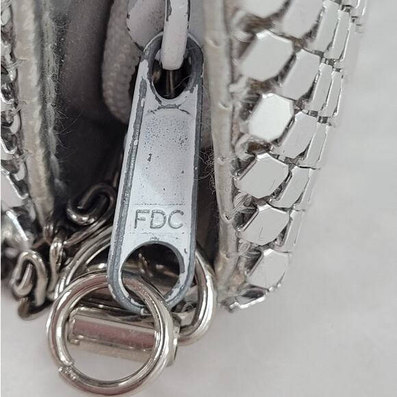 Vintage 70s Silver Chainmail Mesh Crossbody Disco Y2K Party Bag Retro Purse‎ - Picture 11 of 12